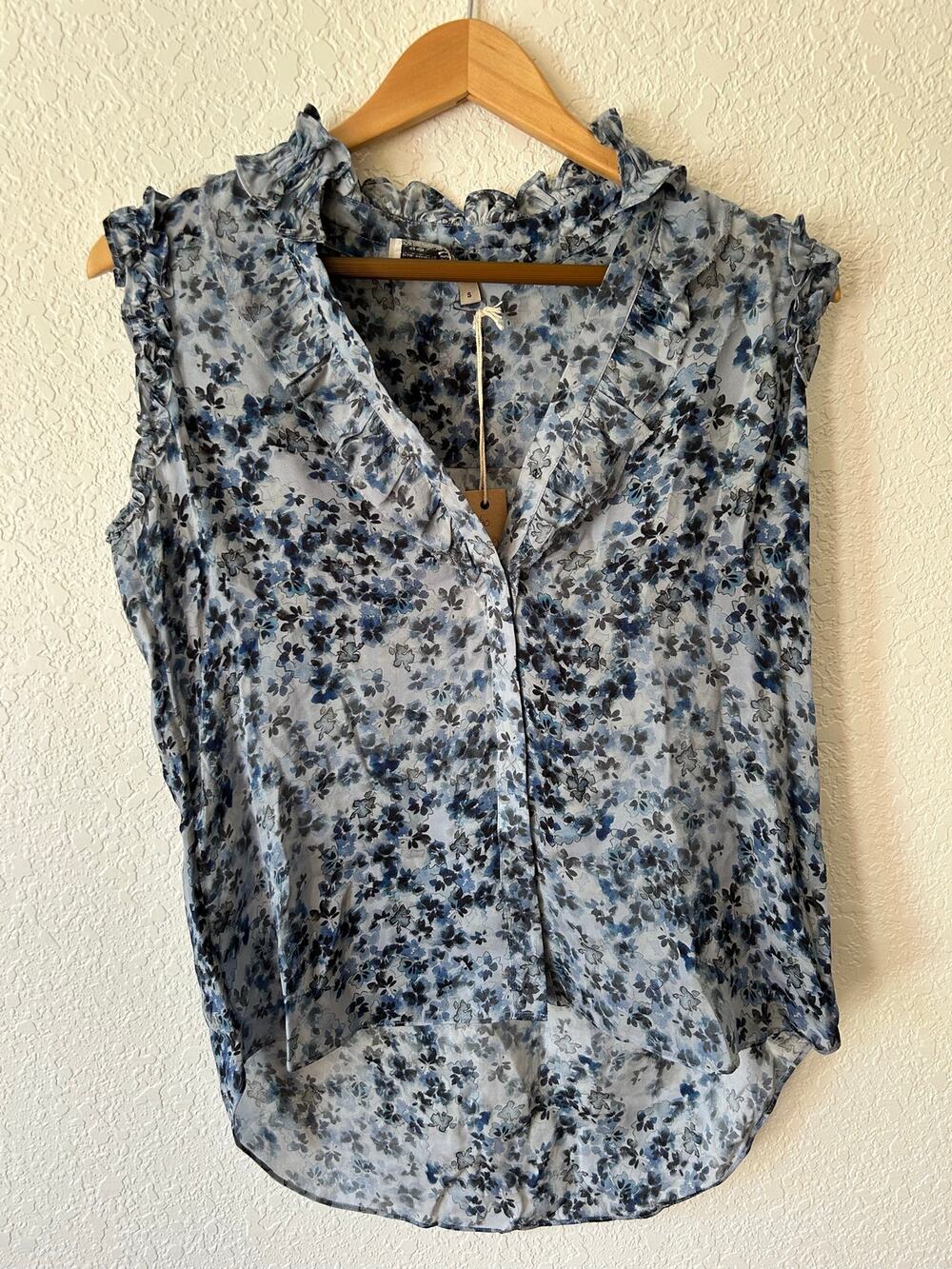 Go by Go Silk Ruffle Neck Floral Blouse 100% Silk Blue Gray Sleeveless ditsy
